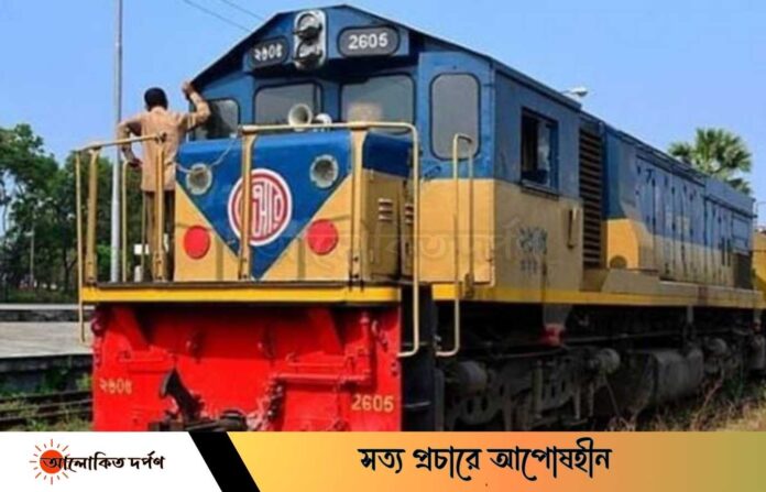 ঈদ যাত্রার ট্রেনের টিকিট বিক্রির দ্বিতীয় দিন
