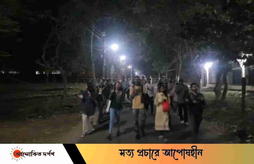 ভর্তি ফি বৃদ্ধিতে জাবি শিক্ষার্থীদের বিক্ষোভ মিছিল 