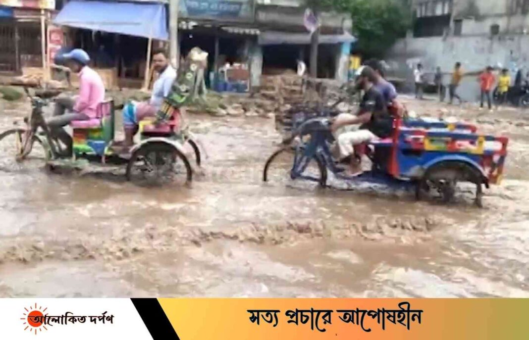 এক ঘন্টার বৃষ্টিতে তলিয়ে গেছে আব্দুল্লাহপুর-বাইপাইল সড়ক এক ঘন্টার বৃষ্টিতে তলিয়ে গেছে আব্দুল্লাহপুর-বাইপাইল সড়ক