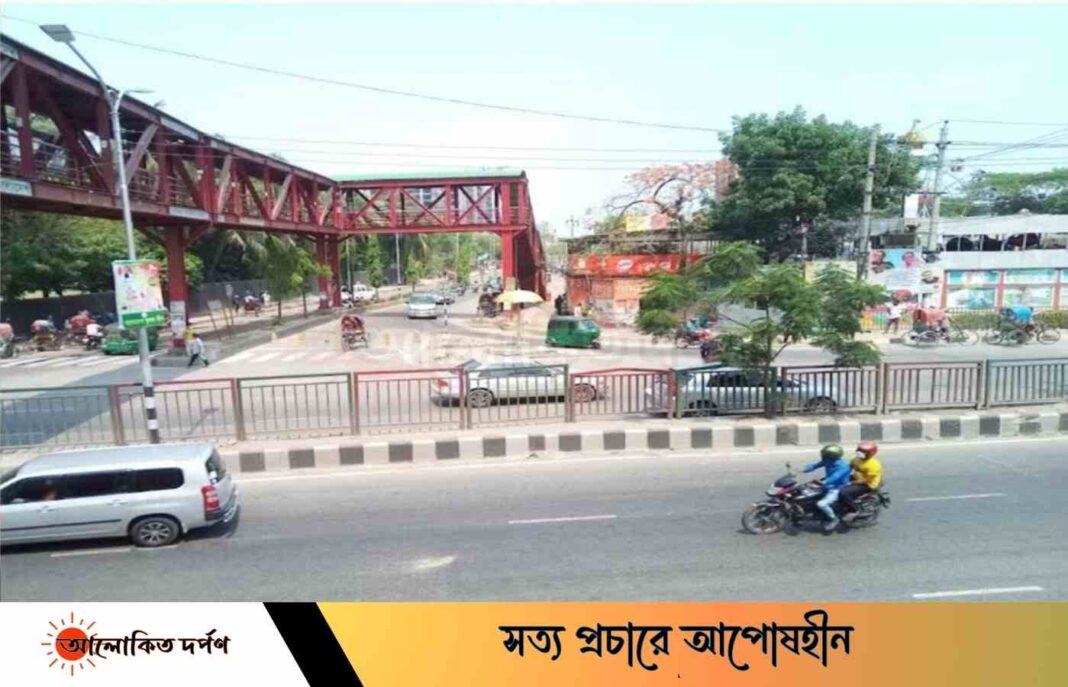 রাজধানীতে নারীর সাহসিকতায় ধরা পড়ল তিন ছিনতাইকারী, তিন থানার ঠেলাঠেলি রাজধানীতে নারীর সাহসিকতায় ধরা পড়ল তিন ছিনতাইকারী, তিন থানার ঠেলাঠেলি