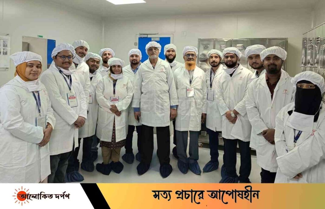 ইন্ডাস্ট্রিয়াল ট্যুরে ভেটেরিনারি অনুষদের ইন্টার্ণ শিক্ষার্থীরা