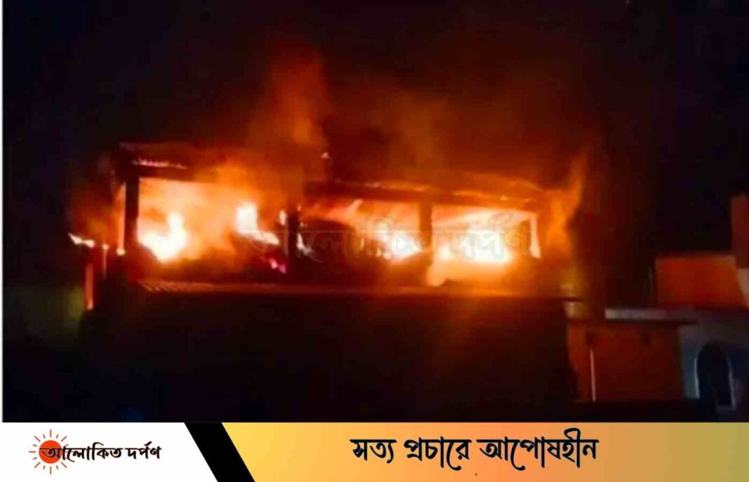 তাহিরপুরে চেয়ারম্যানের বসত বাড়িতে আগুন দিয়েছে দুর্বৃত্তরা