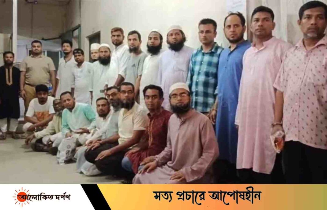 আশুলিয়ায় গোপন বৈঠক থেকে জামায়াতে ইসলামীর ২২ নেতাকর্মীকে গ্রেফতার আশুলিয়ায় গোপন বৈঠক থেকে জামায়াতে ইসলামীর ২২ নেতাকর্মীকে গ্রেফতার