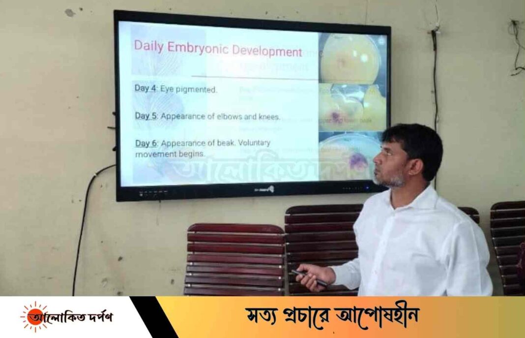খুকৃবিতে গবি শিক্ষকের স্মার্ট পোল্ট্রি ফার্মিং কর্মশালা