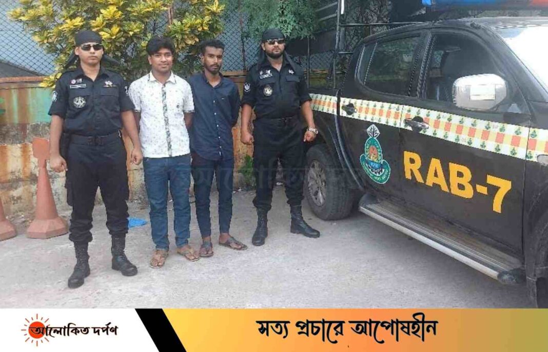 বায়েজিদ বোস্তামী থেকে ১২ কেজি গাঁজাসহ ২ মাদক ব্যবসায়ী আটক বায়েজিদ বোস্তামী থেকে ১২ কেজি গাঁজাসহ ২ মাদক ব্যবসায়ী আটক