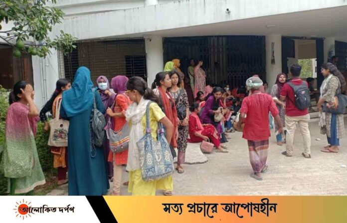 বেরোবিতে শিক্ষার্থীদের ব্যবহার করে বিভাগীয় প্রধান হতে চাওয়ার অভিযোগ উঠেছে