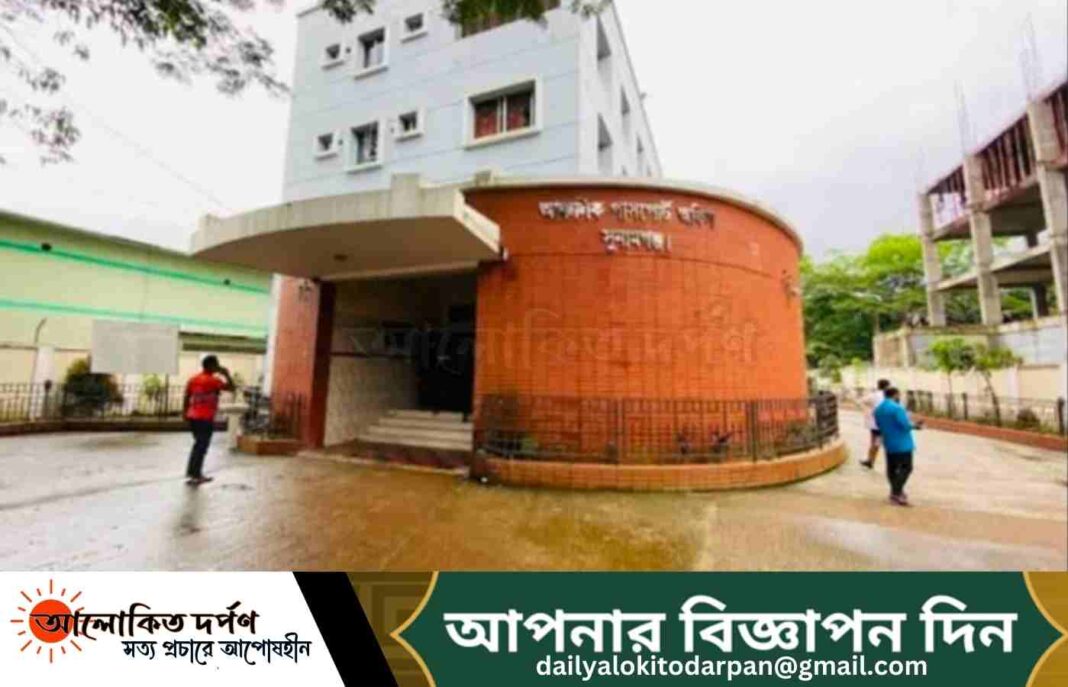 পাসপোর্টের কর্মকর্তার আদালত অবমাননা, খাটলেন ২ ঘণ্টার সাজা 