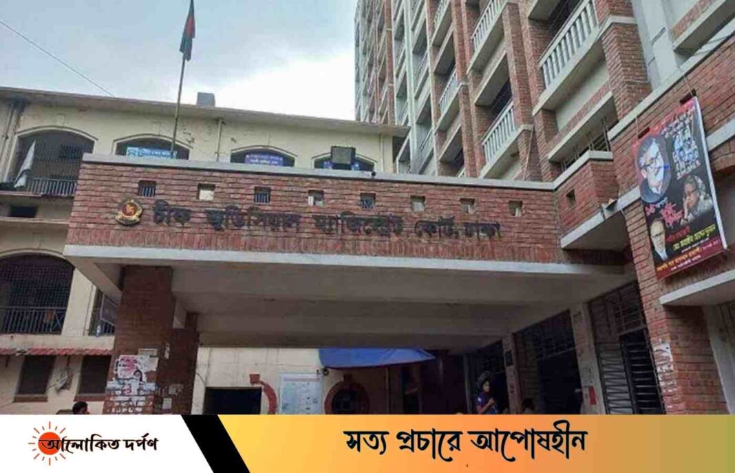 আদালতের বারান্দায় মৃত্যুর কোলে ঢলে পড়েছেন আসামি