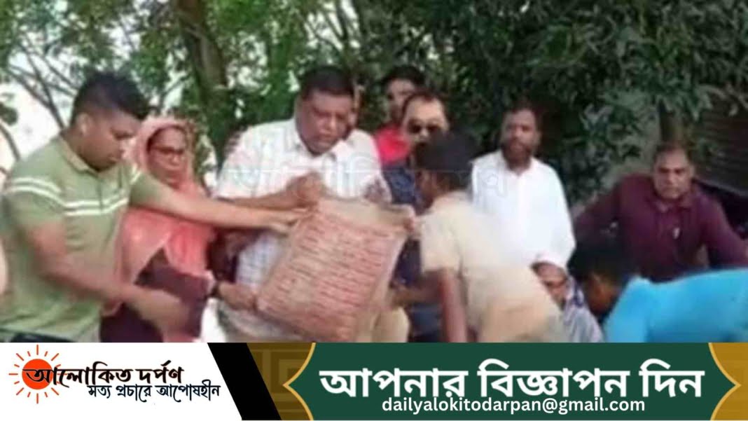 বন্যার্তদের মাঝে সিসিক মেয়র'র ত্রাণ বিতরণ