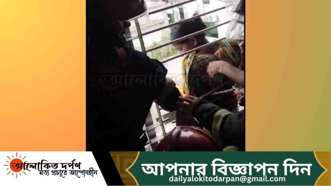 সাততলার কার্ণিশে আটকে কিশোরী, ৯৯৯এ ফোনে উদ্ধার