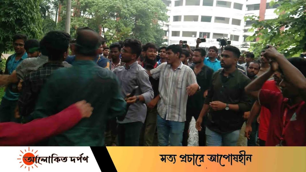 বেরধাতে প্রক্টর-পুলিশ-ছাত্রলীগের বাঁধার মুখে কোটা আন্দোলনকারীরা বেরধাতে প্রক্টর-পুলিশ-ছাত্রলীগের বাঁধার মুখে কোটা আন্দোলনকারীরা