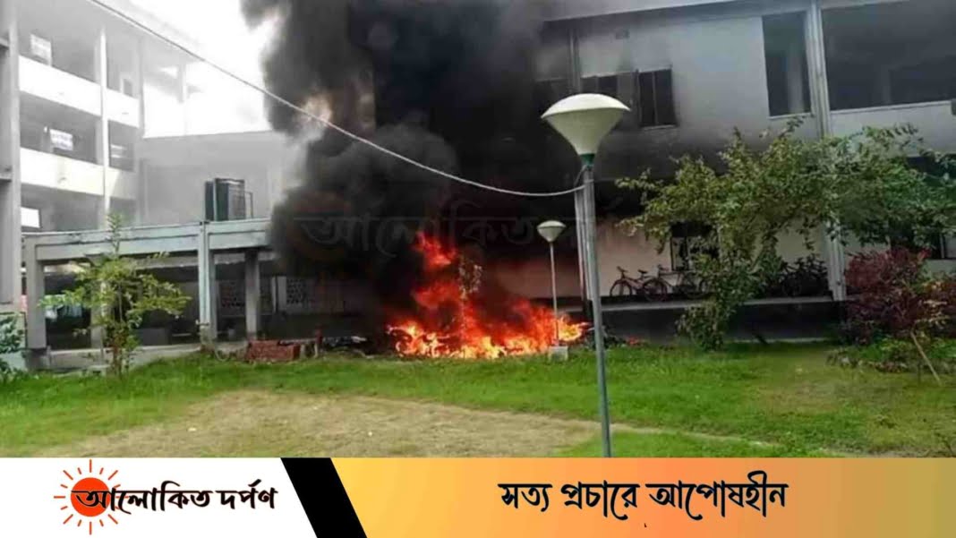 রাবিতে আন্দোলনে ছাত্রলীগের বাধা দেওয়ায় ক্যাম্পাসে আগুন 
