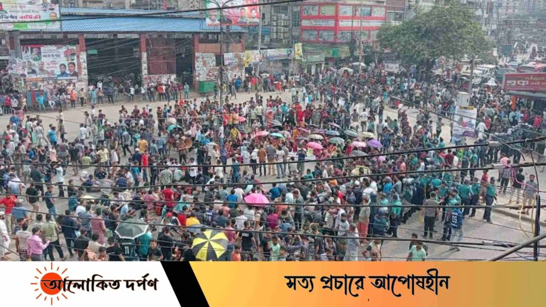 কোটা বাতিলের দাবিতে তিন ঘন্টা অবরুদ্ধ তাঁতি বাজার সড়ক।