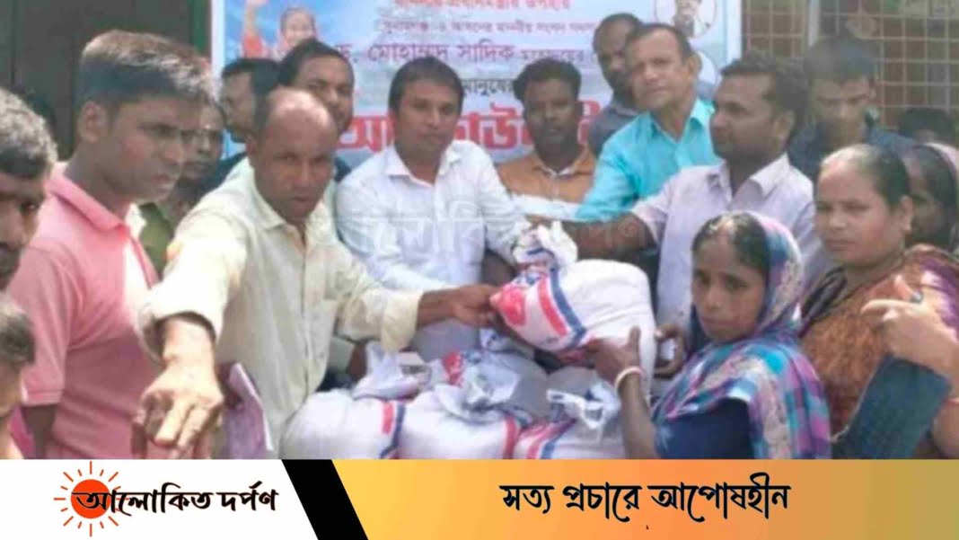 বিশ্বম্ভরপুরে বন্যার্তদের মাঝে প্রধানমন্ত্রীর উপহার ত্রাণ বিতরণ