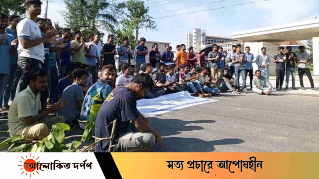 কোটা বহালের প্রতিবাদে দ্বিতীয় দিন বশেমুরবিপ্রবি শিক্ষার্থীদের সড়ক অবরোধ কোটা বহালের প্রতিবাদে দ্বিতীয় দিন বশেমুরবিপ্রবি শিক্ষার্থীদের সড়ক অবরোধ