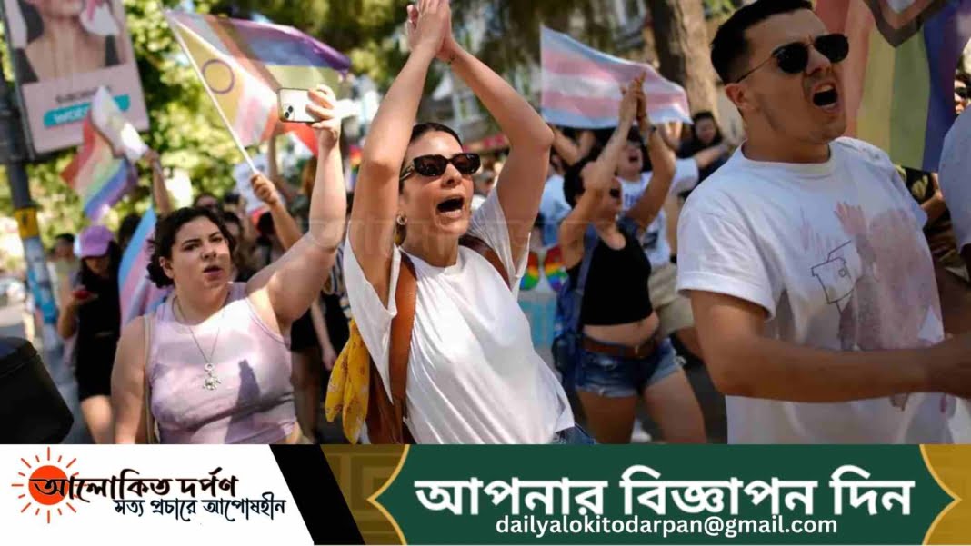 ইস্তাম্বুলে সমকামিদের প্রাইড ওয়াক, ভেস্তে দিল পুলিশ ইস্তাম্বুলে সমকামিদের প্রাইড ওয়াক, ভেস্তে দিল পুলিশ