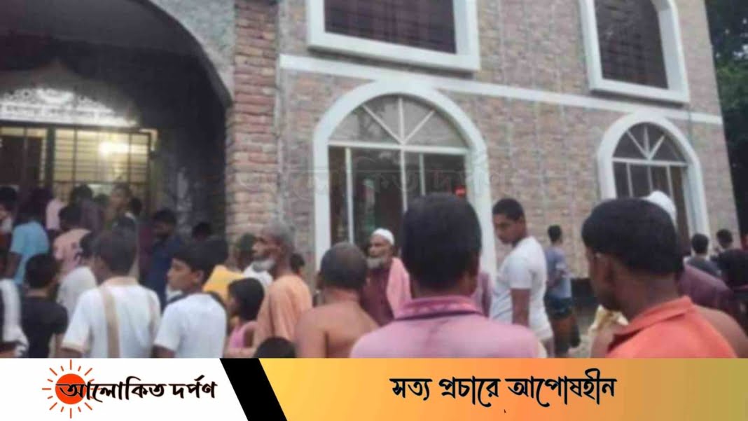 মাগুরায় মসজিদ থেকে চুরি, জনতার হাতে আটক চোর মাগুরায় মসজিদ থেকে চুরি, জনতার হাতে আটক চোর