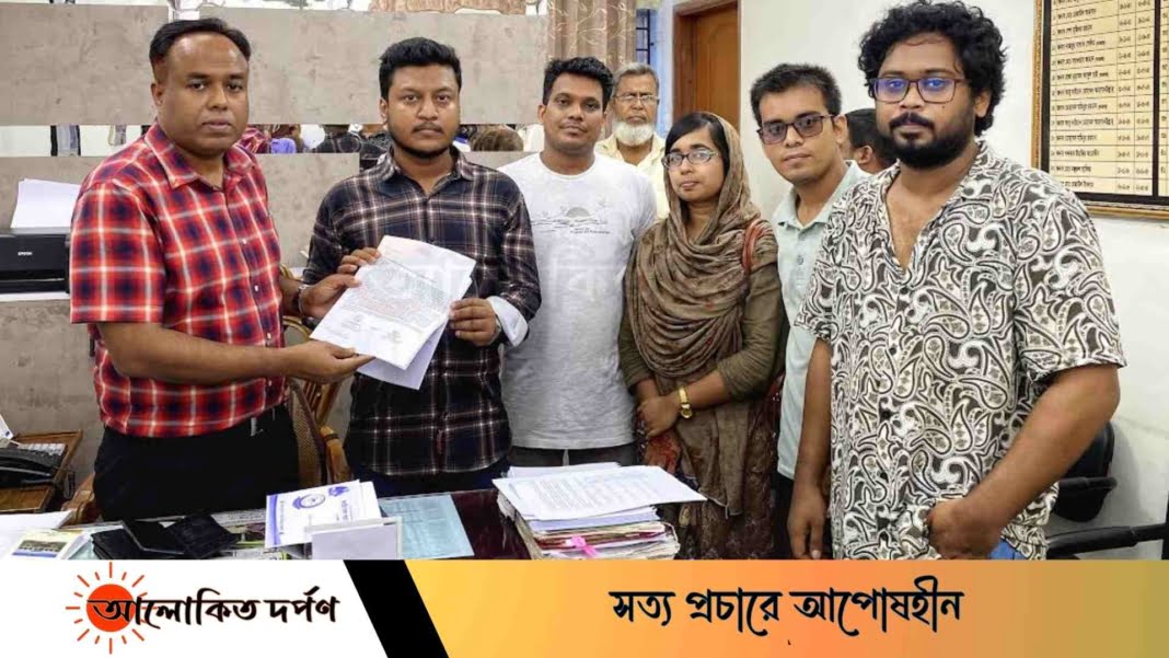 রাজশাহীর ছোটবনগ্রামের পুকুর ভরাট বন্ধ ও পুনরুদ্ধারের দাবিতে স্মারকলিপি