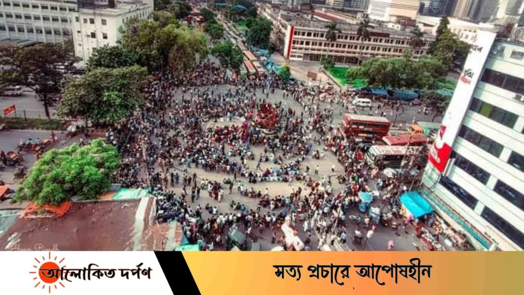 এক দফা দাবিতে জিরো পয়েন্ট অবরোধ জবি শিক্ষার্থীদের