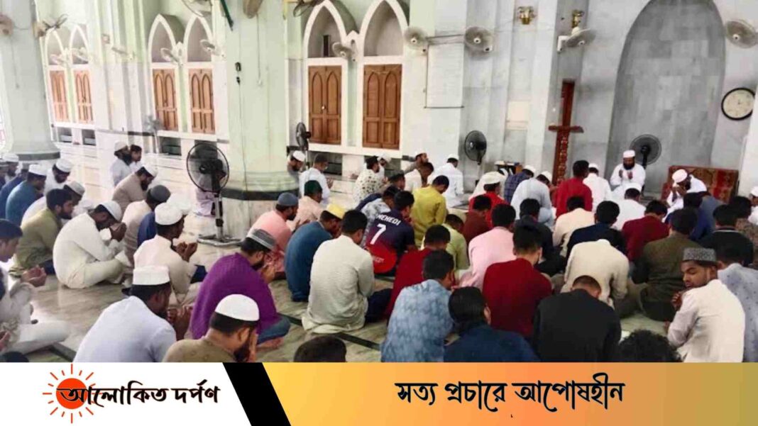 ইবিতে শহিদদের আত্মার মাগফিরাত কামনায় দোয়া মাহফিল 