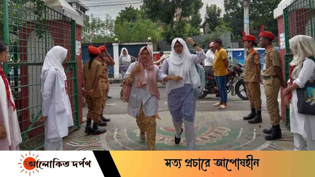 ক্লাসে ফিরতে পেয়ে উচ্ছ্বাসিত রাজশাহী কলেজের শিক্ষার্থীরা