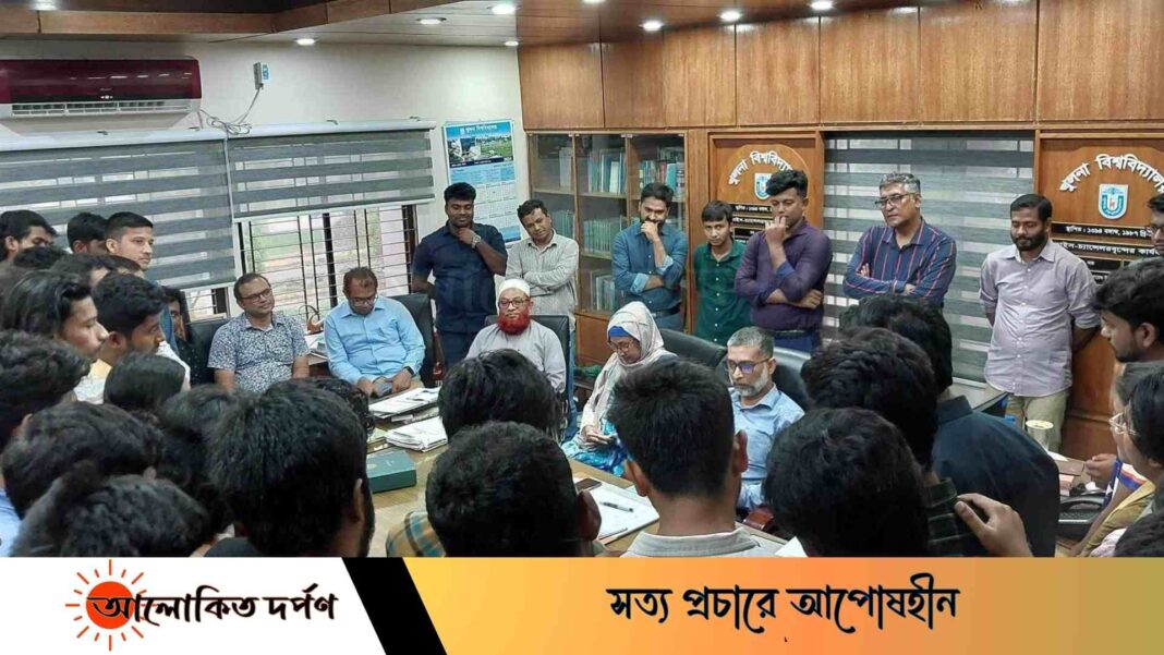 খুবি উপাচার্যের পদত্যাগ রোধে শিক্ষার্থীদের অবস্থান খুবি উপাচার্যের পদত্যাগ রোধে শিক্ষার্থীদের অবস্থান