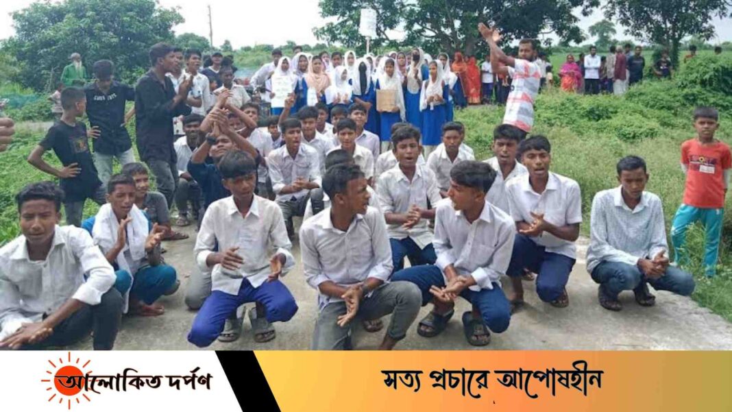 রাজশাহীর গোদাগাড়ীতে দুর্নীতির অভিযোগে প্রধান শিক্ষকের পদত্যাগের দাবিতে বিক্ষোভ রাজশাহীর গোদাগাড়ীতে দুর্নীতির অভিযোগে প্রধান শিক্ষকের পদত্যাগের দাবিতে বিক্ষোভ