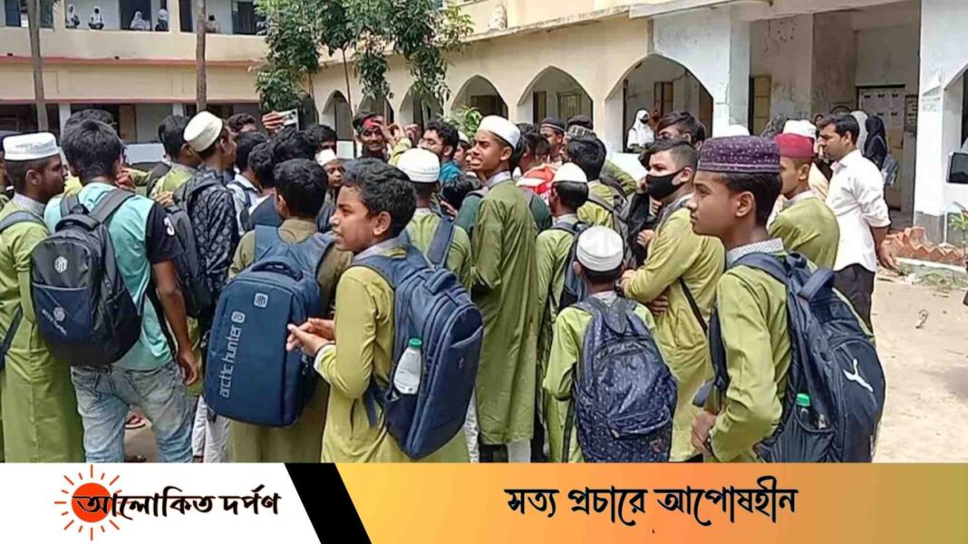 দারুস সালাম কামিল মাদ্রাসার অধ্যক্ষের পদত্যাগের দাবিতে বিক্ষোভ