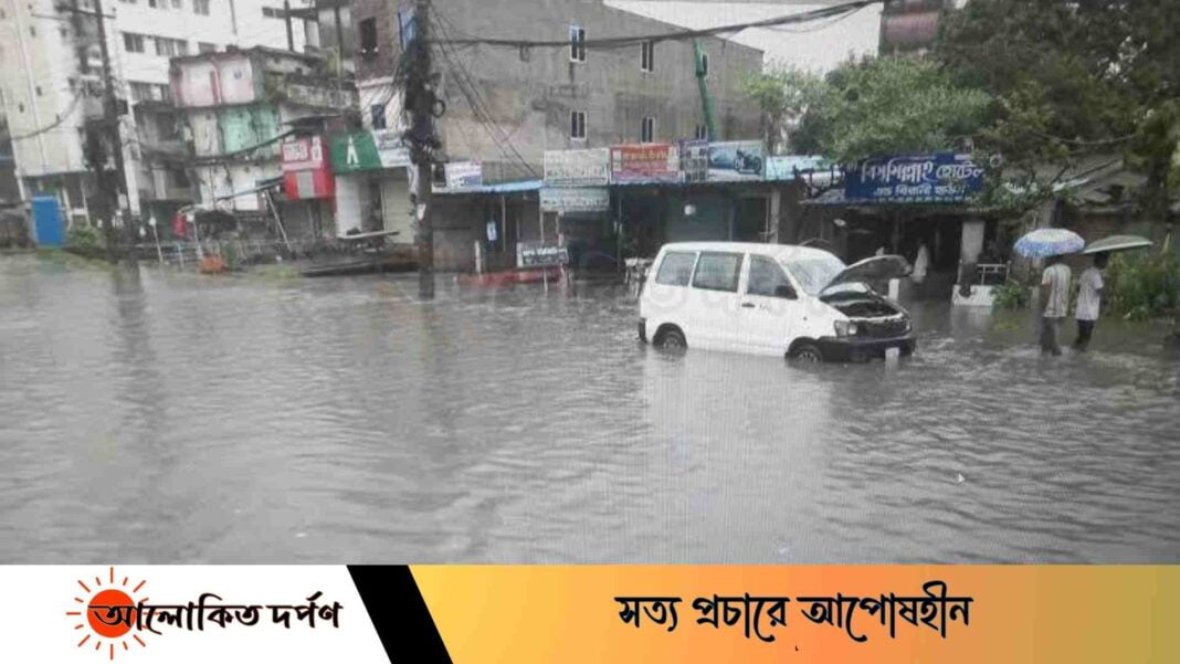 চট্টগ্রামের মুরাদপুরসহ বিভিন্ন এলাকায় জলাবদ্ধতা