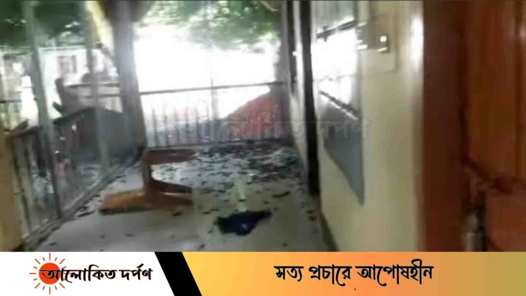 দুর্বৃত্তের হামলার শিকার ইউনিয়ন পরিষদ