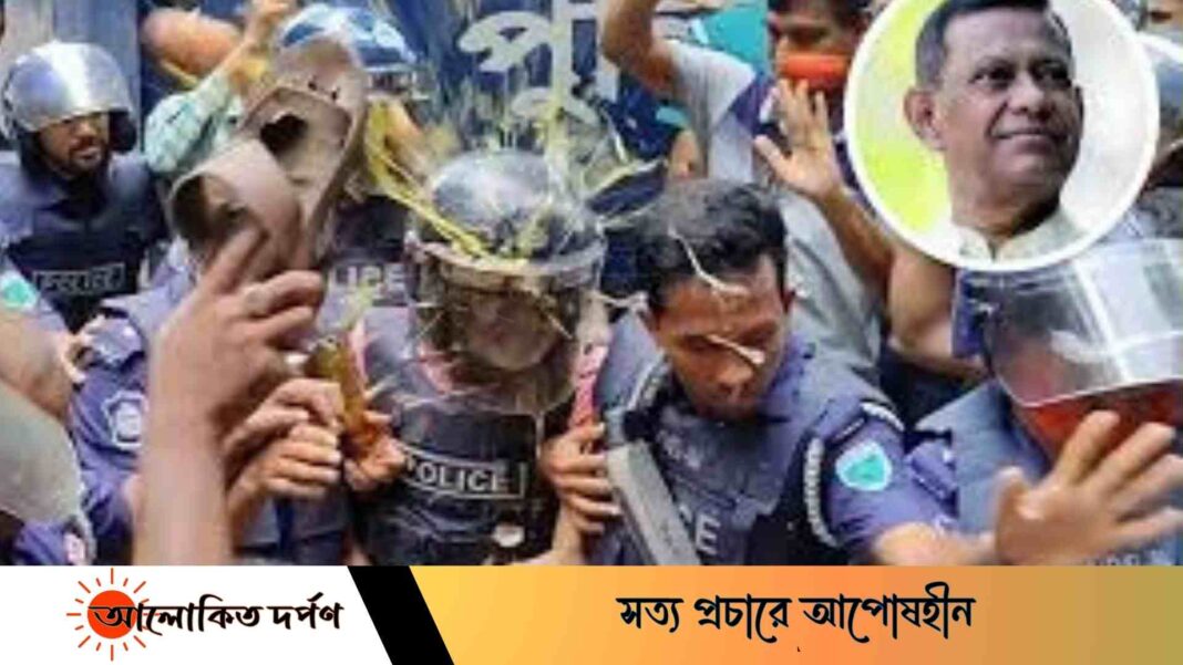 সাবেক বিচারপতি মানিকের উপর ডিম ও জুতা নিক্ষেপ