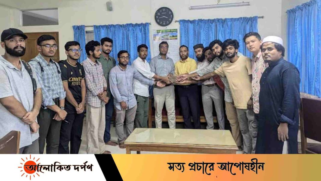 বন্যার্তদের সহযোগিতায় পবিপ্রবি শিক্ষার্থীরা বন্যার্তদের সহযোগিতায় পবিপ্রবি শিক্ষার্থীরা