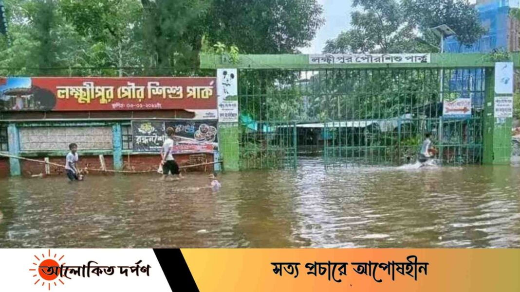 লক্ষ্মীপুরে বন্যায় ৯০শতাংশ এলাকা পানির নিচে, বাড়ছে মৃত্যু ঝুঁকি