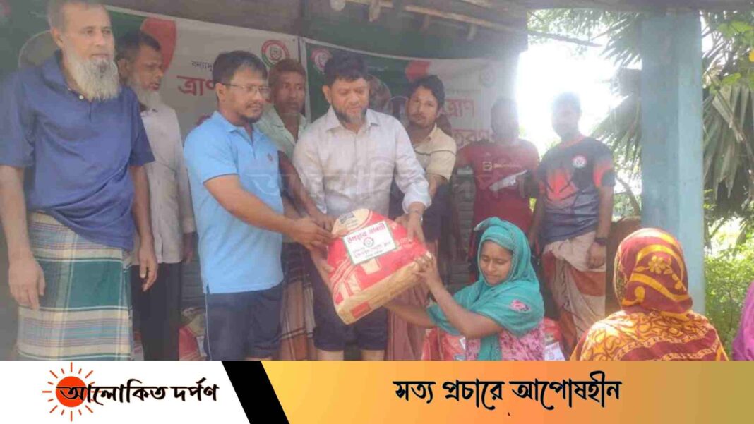 রামগঞ্জে মুক্তারপুর স্পোর্টিং ক্লাবের উদ্যোগে ত্রাণ বিতরণ