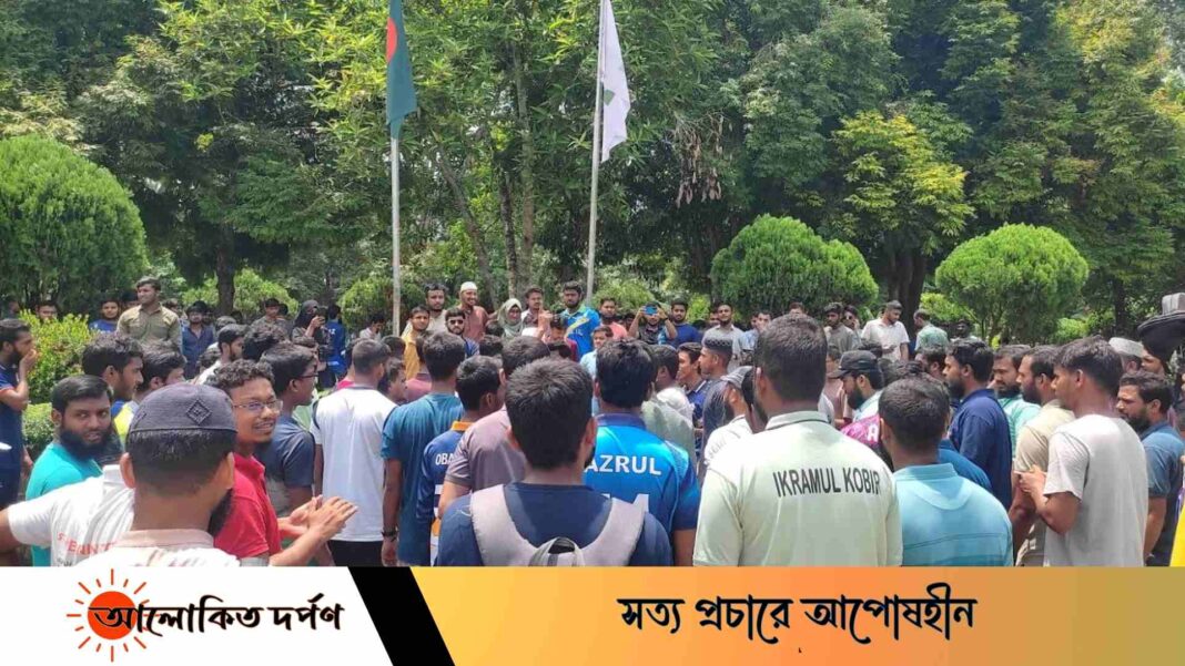 ইবিতে চার দফা দাবিতে বিক্ষোভ সমাবেশ