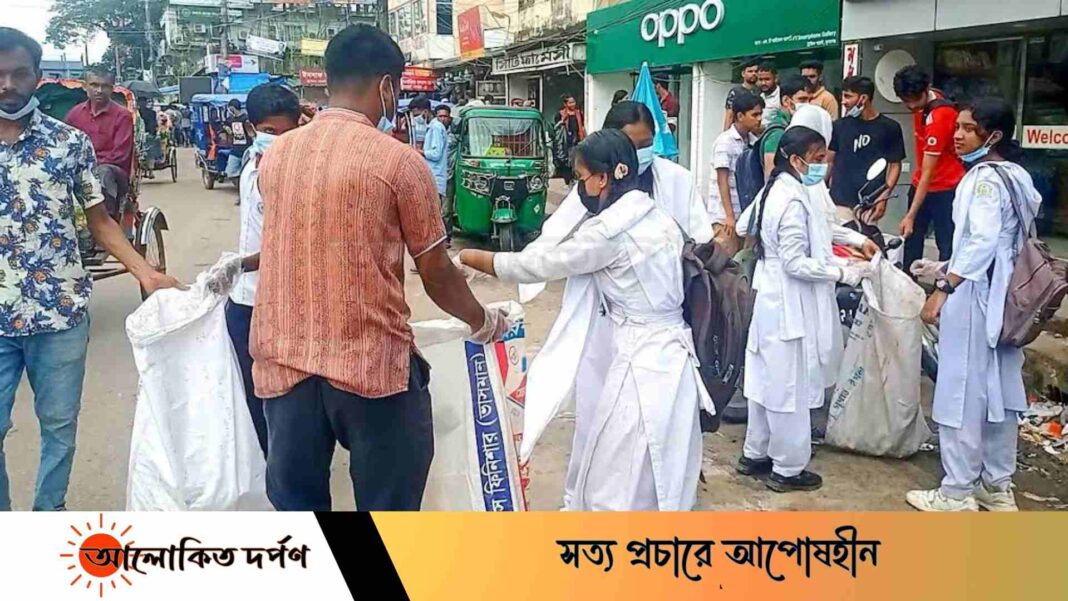সুনামগঞ্জ শহরের রাস্তাঘাট পরিস্কার-ট্রাফিকের দায়িত্বে শিক্ষার্থীরা