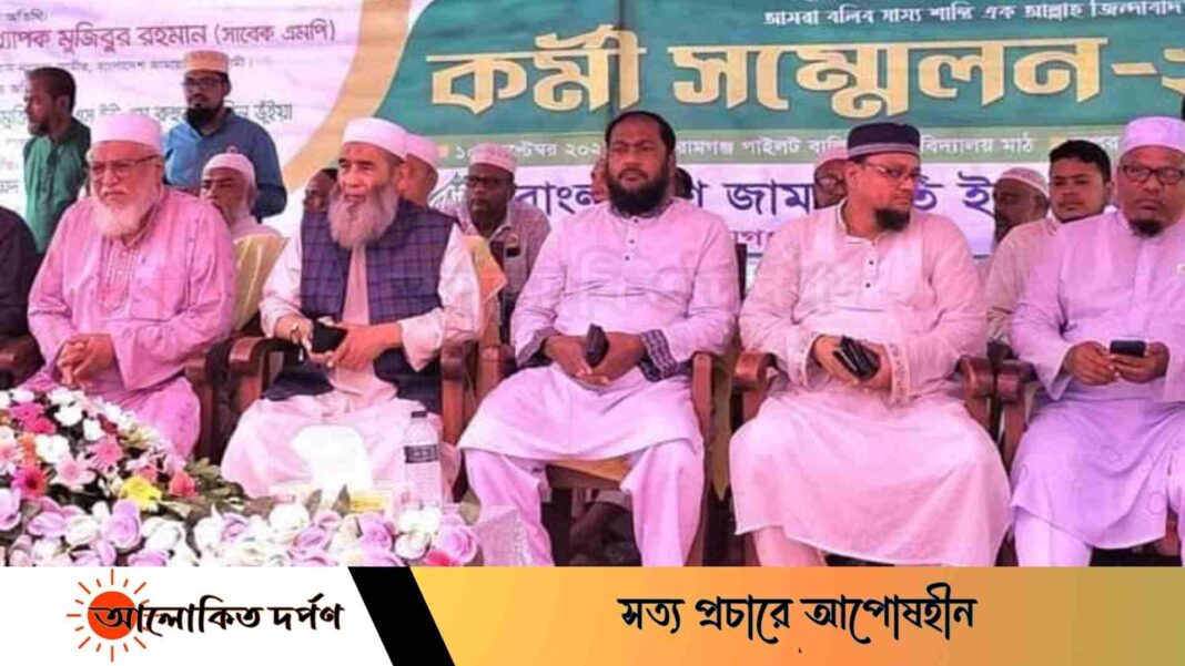 ছাত্র আন্দোলনে নিহত রাকিবের বাবাকে জামায়াতের ২ লাখ টাকা সহায়তা প্রদান