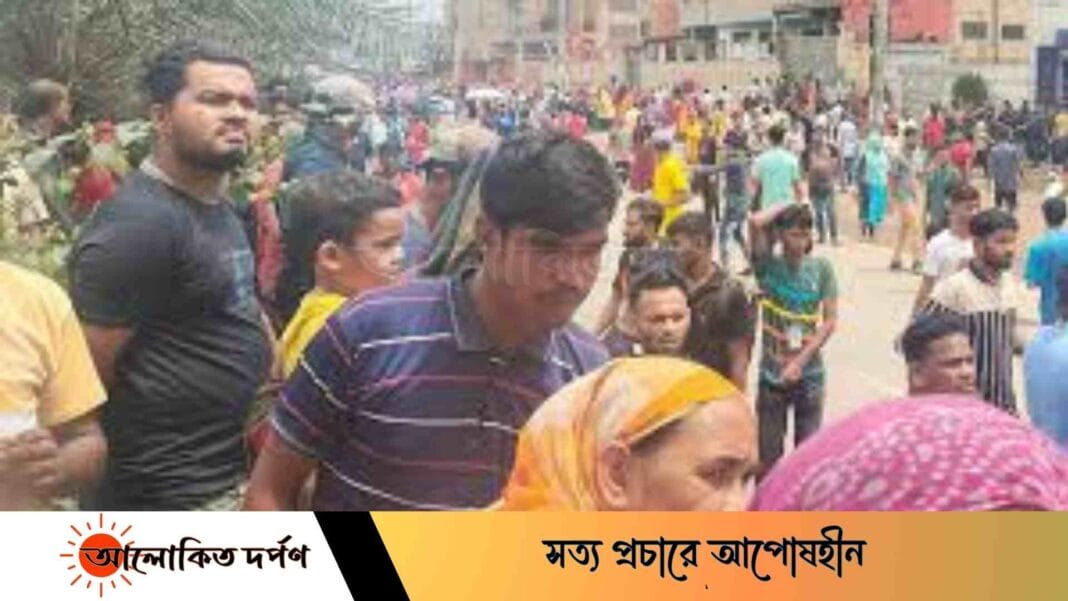 আশুলিয়ায় আবারো পোশাক শ্রমিকদের বিক্ষোভ, নবীনগর চন্দ্রা মহাসড়ক অবরোধ আশুলিয়ায় আবারো পোশাক শ্রমিকদের বিক্ষোভ, নবীনগর চন্দ্রা মহাসড়ক অবরোধ