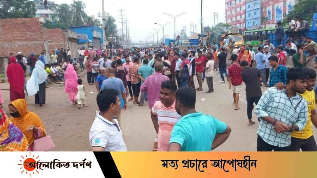 আশুলিয়া শিল্পাঞ্চলে পোশাক শ্রমিকদের সঙ্গে আইনশৃঙ্খলা বাহিনীর সংঘর্ষ, নিহত ১ জন
