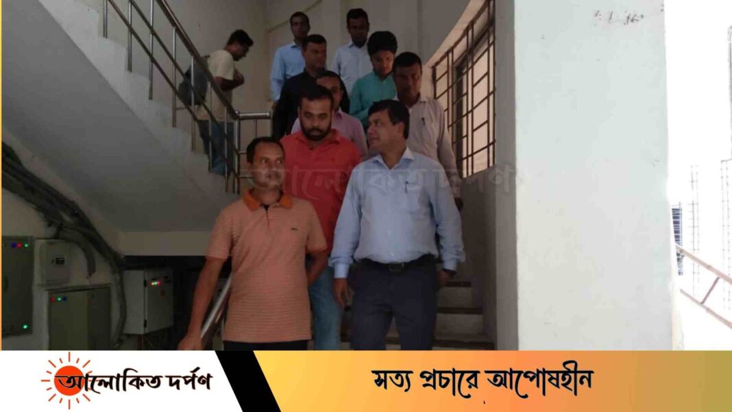 বেরোবিতে সকালে উপাচার্য আসলেও আসেননি কর্মকর্তারা