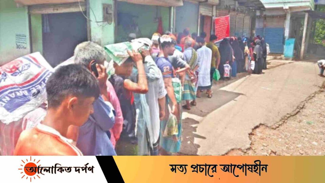 রামগঞ্জে ওএমএস এর  মাল নিতে এসে ফিরছে খালি হাতে