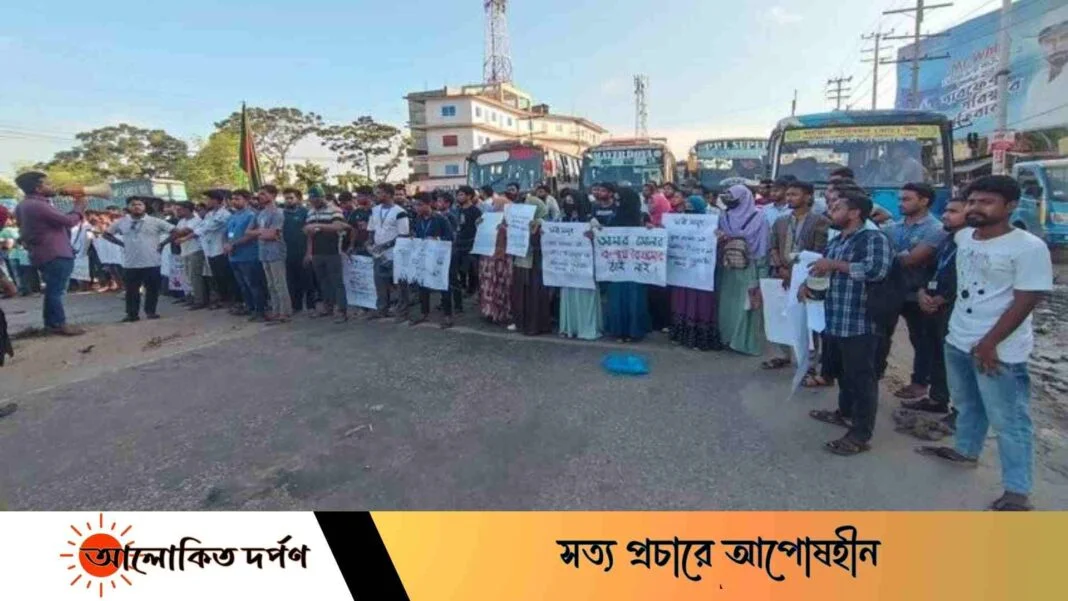 নরসিংদীতে ৩ দফা দাবিতে ঢাকা-সিলেট মহাসড়ক অবরোধ