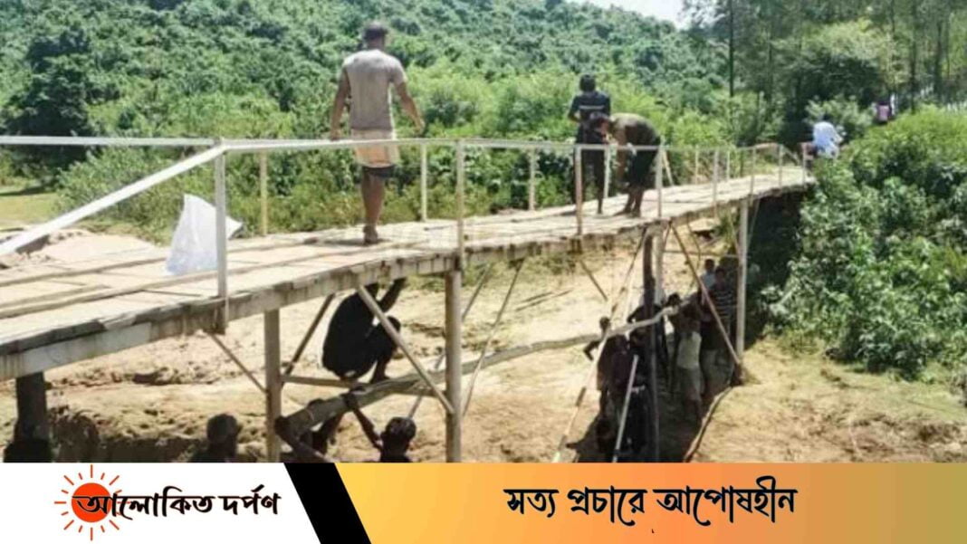 ভবানীপুরবাসীদের জোড়াতালির কাঠের সেতুই ভরসা, চায় স্থায়ী সমাধান