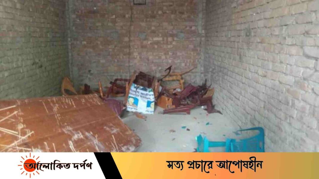 মনোহরদীর খিদিরপুরে বিএনপির অফিস ভাঙ্গচুর, আহত এক