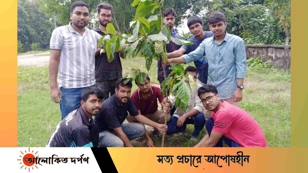 শহীদদের স্মরণে ইবি গ্রীণ ভয়েস'র বৃক্ষরোপণ কর্মসূচি শহীদদের স্মরণে ইবি গ্রীণ ভয়েস'র বৃক্ষরোপণ কর্মসূচি