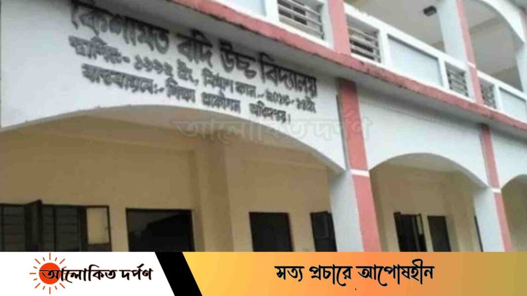 নীলফামারীতে এক স্কুলে একই পরিবারের সবাই শিক্ষক, স্কুল যেন ফ্যামিলি ক্লাব