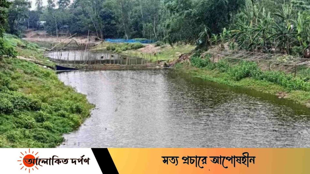 লক্ষ্মীপুরে ১১০টি খালে প্রায় তিন হাজার অবৈধ বাঁধ, নামছেনা বন্যার পানি লক্ষ্মীপুরে ১১০টি খালে প্রায় তিন হাজার অবৈধ বাঁধ, নামছেনা বন্যার পানি