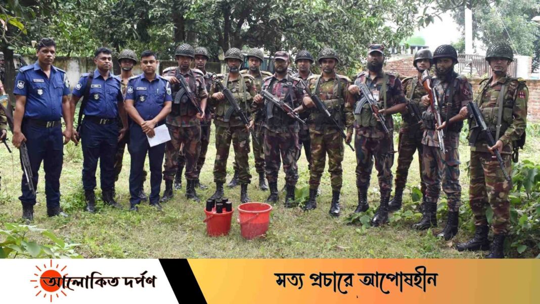 চাঁপাইনবাবগঞ্জে যৌথ বাহিনীর অভিযানে ১৭টি ককটেল উদ্ধার চাঁপাইনবাবগঞ্জে যৌথ বাহিনীর অভিযানে ১৭টি ককটেল উদ্ধার