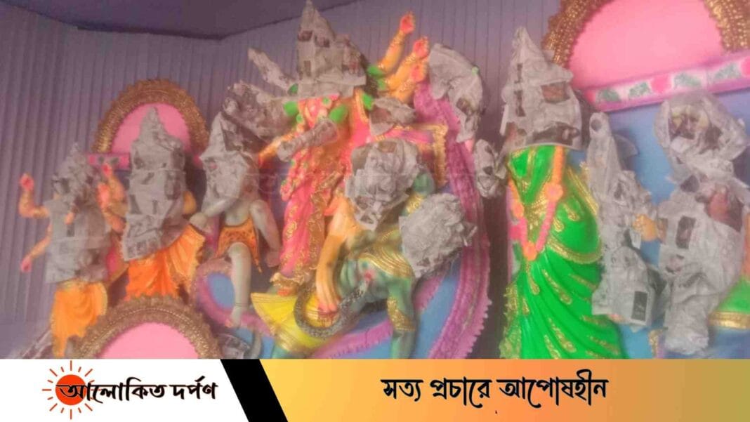 মনসাতলা দুর্গা মন্ডপে শেষ মুহূর্তের প্রস্তুতি চলছে