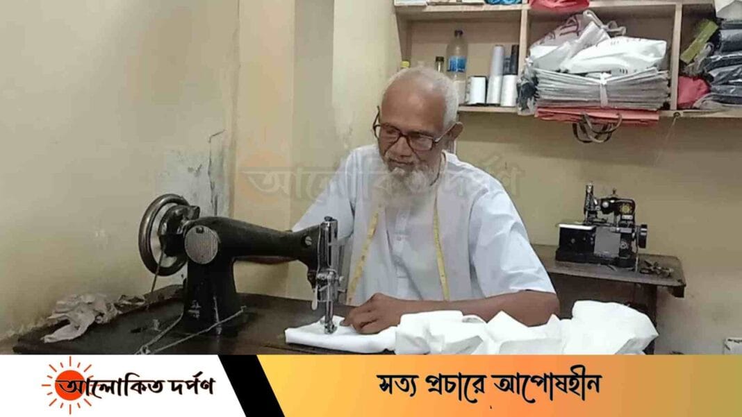 ৭৯ বছর বয়সেও আত্মসম্মানের সাথে সেলাই করছেন সাইফুল ৭৯ বছর বয়সেও আত্মসম্মানের সাথে সেলাই করছেন সাইফুল
